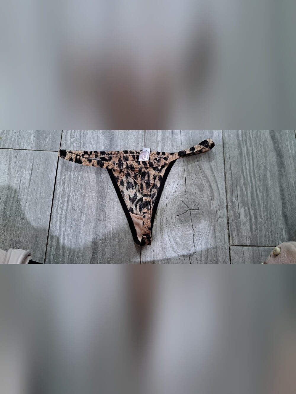 Victoria Secret V-string - Picture 2 of 4